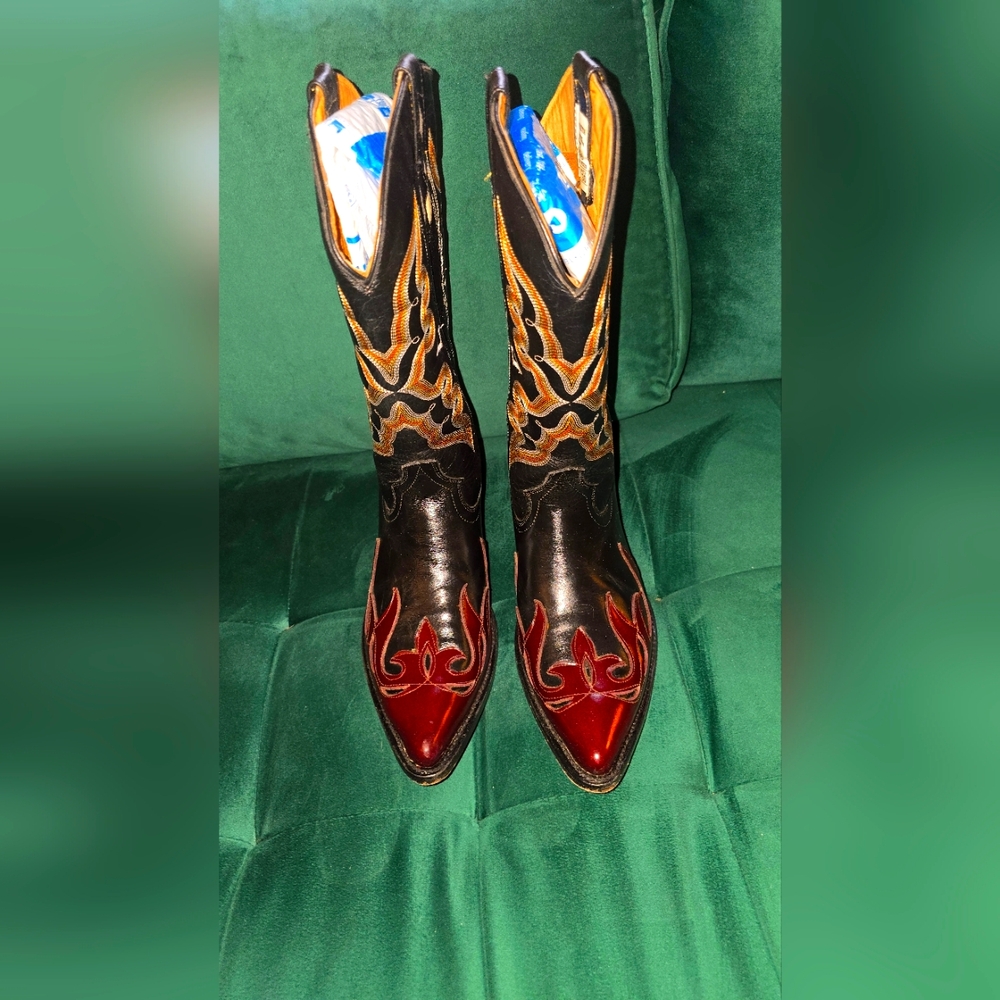 Authentic Mens Carreta Black & Wine Pointed Toe Reptile Figurine Cowboy Boots